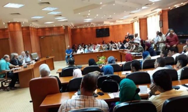 محافظ بورسعيد  يطالب المواطنيين بالاستفاده من حملات الكشف المجانى للفيروس