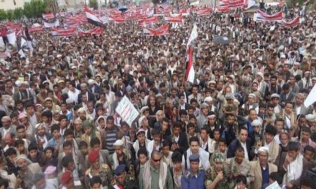 مظاهرات وإضراب بصنعاء احتجاجًا على إنهيار العملة