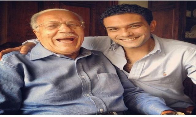 آسر ياسين يحتفل بالذكري الـ٤٥ لإنتصار أكتوبر مع جده