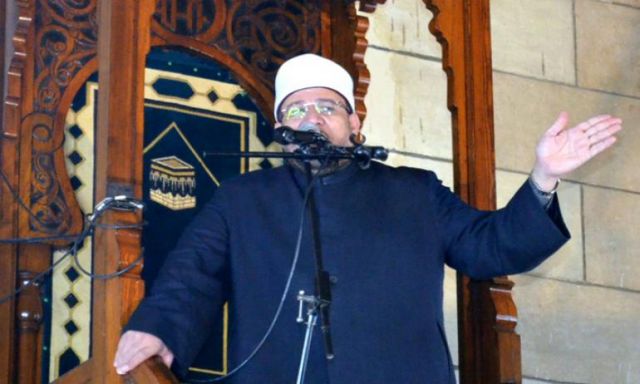 وزير الأوقاف يؤدي خطبة الجمعة في ”المرسي أبو العباس”
