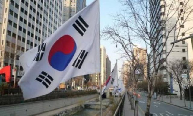 كوريا الجنوبية تتراجع عن قرار رفع العقوبات ضد جارتها الشمالية
