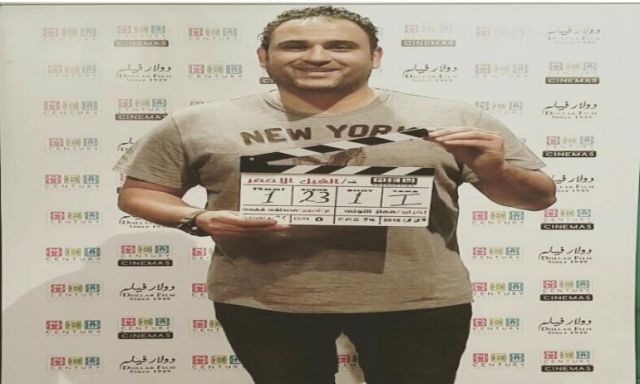 أكرم حسني يشارك جمهوره احتفاله بجائزة أفضل ممثل كوميدي