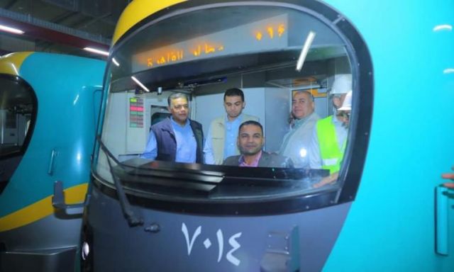 وزير النقل يشهد بدء اختبارات التشغيل لمترو مصر الجديدة