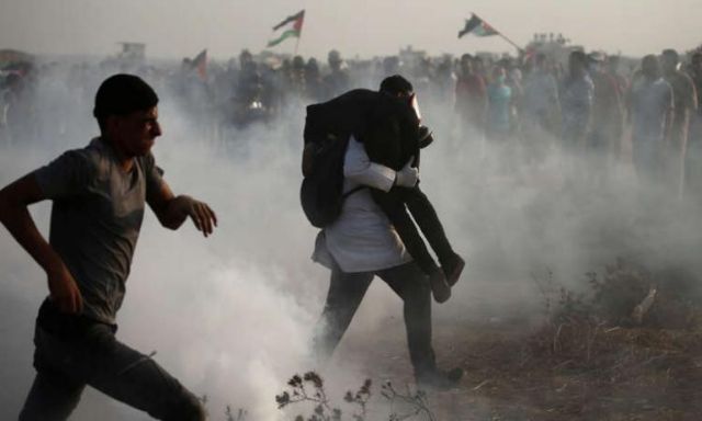 الاحتلال الإسرائيلى يُصيب 10 فلسطينيين خلال عمليات قمع للمسير البحرى الـ 13 شمال غزة