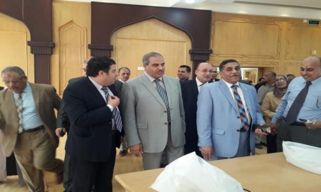 رئيس جامعة الأزهر وعمداء الكليات يتفقدون قاعة المجلس الجديدة قبيل افتتاحها