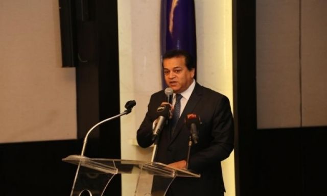 عبد الغفار يتلقى تقريرًا من رئيس جامعة عين شمس حول الحفل الراقص لاستقبال الطلاب الجدد بالحقوق