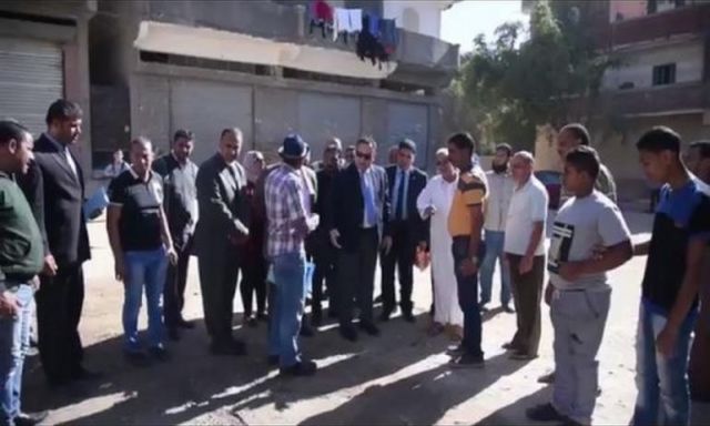 شاهد بالفيديو .. محافظ الاسكندرية يتفقد شوارع حي العامرية أول