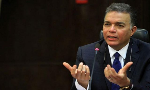 وزير النقل يتفقد أعمال القطاع التجريبي بطريق القاهرة - السويس