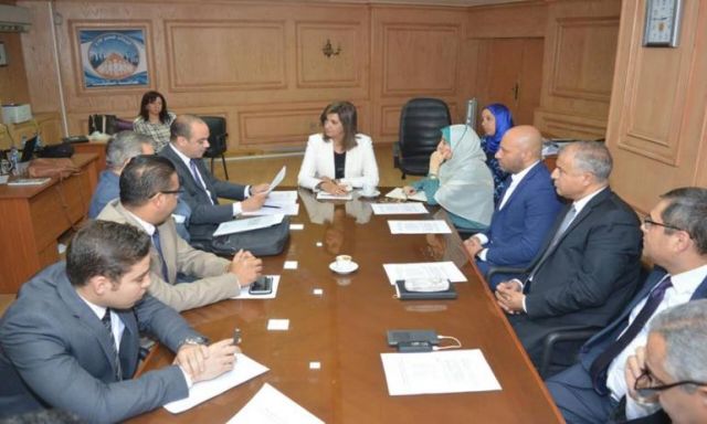 وزيرة الهجرة تعقد اجتماعًا باللجنة الوطنية لإعداد قاعدة بيانات المصريين بالخارج