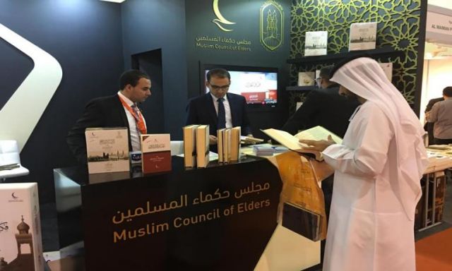 جناح مجلس حكماء المسلمين يحظى بإقبال كثيف في معرض الشارقة الدولي للكتاب