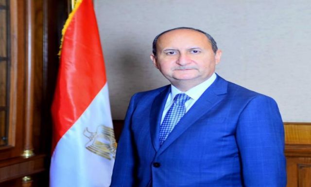 مطار القاهرة يستقبل وزير التجارة والصناعة قادمًا من الكويت