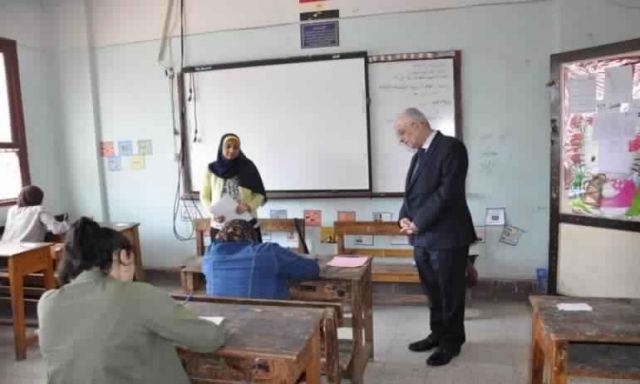 طارق شوقى يعلن موعد تسليم التابلت على الطلاب والمعلمين