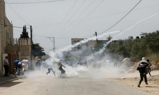 إصابة عشرات الفلسطينيين خلال قمع الاحتلال تظاهرة سلمية في رام الله