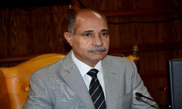 وزير الطيران المدني يتفقد سير العمل بمطار القاهرة