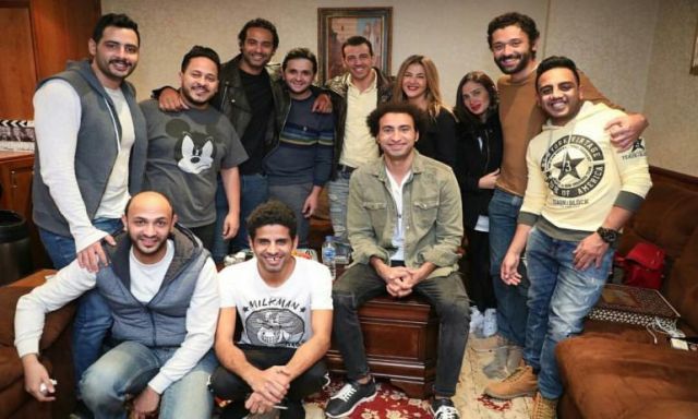 حمدي الميرغني لـ ”كريم فهمي وأصدقائه: ”نورتونا في مسرح مصر”
