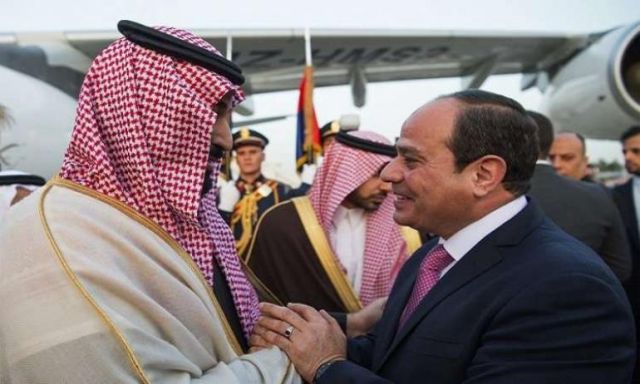 الرئيس السيسي يستقبل ولي العهد السعودي بمطار القاهرة