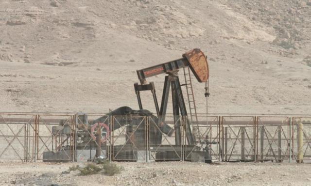 تراجع أسعار النفط بعد موافقة أوبك وحلفاؤها على تقليص قيود الإمدادات
