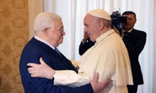 بابا الفاتيكان يبحث مع أبومازن تطورات القضية الفلسطينية
