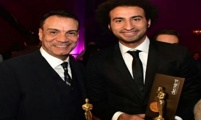 علي ربيع يحصد جائزة أفضل ممثل عن مسلسل ”سك علي اخواتك”