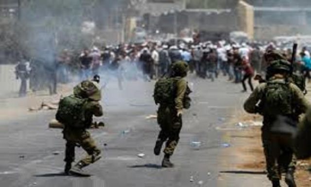 إصابة 5 فلسطينيين خلال اشتباكات مع الجيش الإسرائيلي في الضفة الغربية
