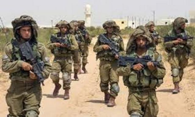 إصابة 73 فلسطينيًا في مواجهات مع الجيش الإسرائيلي قرب رام الله