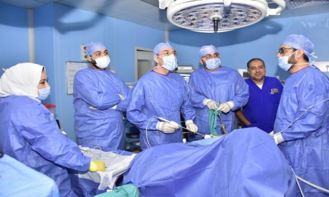 استئصال ورم خبيث بالقولون والمستقيم باستخدام المنظار الجراحي بمستشفي الكبد المصري بشربين
