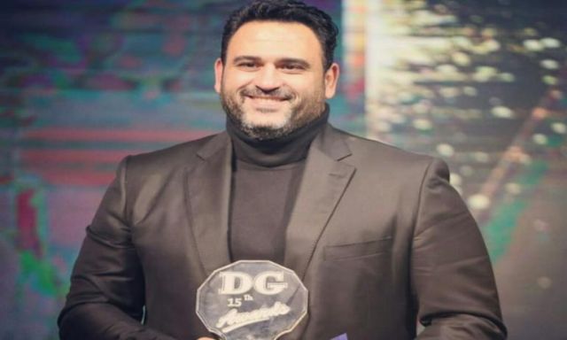أكرم حسني يحصد جائزة أفضل ممثل كوميدي عن فيلم ”البدلة”