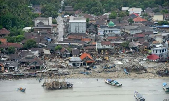 ارتفاع ضحايا تسونامي في إندونيسيا إلى 429 شخصا