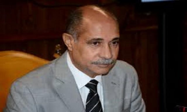 وزير الطيران يتفقد مطار القاهرة