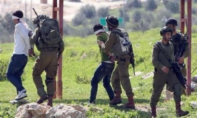 ”يديعوت أحرونوت”: اعتقال 15 فلسطيني في الضفة الغربية