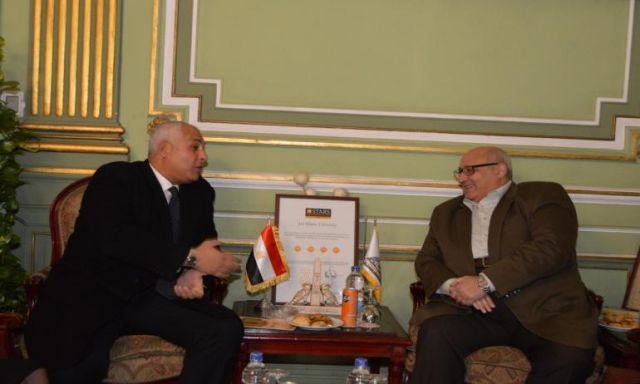 رئيس جامعة عين شمس يستقبل سفير مصر بسلطنة عمان