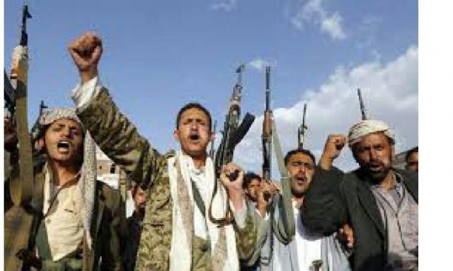 الحوثيون يستهدفون عرضا عسكريا للجيش اليمني