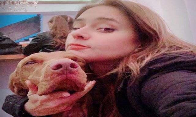 نيللي كريم تنشر صورة مع كلبها المفضل