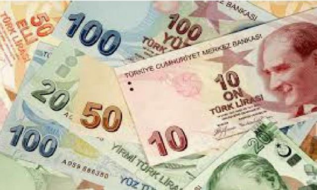 انخفاض الليرة التركية أمام الدولار عقب تهديدات ترامب