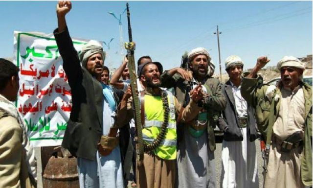 الحوثيون يقتطعون من رواتب الموظفين لتمويل أنشطتهم المختلفة