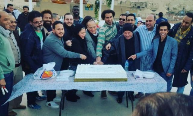 كريم عفيفي يحتفل ببدأ تصوير ”فكرة بمليون جنيه”