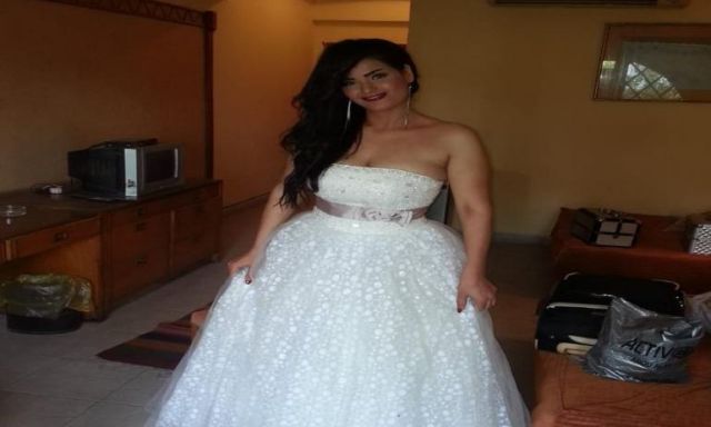 سما المصري تنشر صورتها بفستان الزفاف وتعلق: مين هيتجوزني