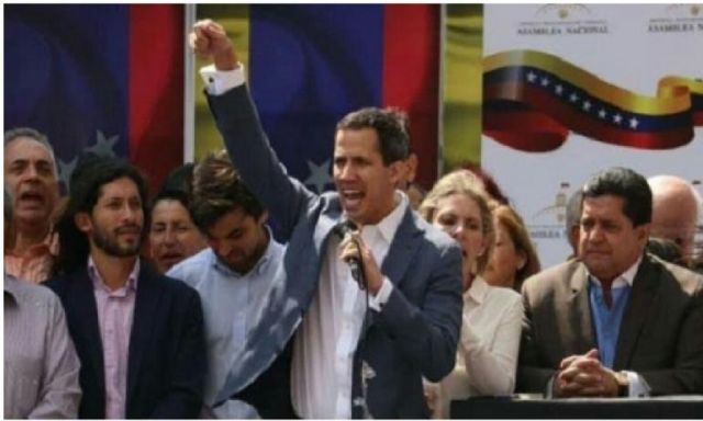 نائب الرئيس الأمريكي يلتقي جوايدو قبل الاعتراف به رئيسا لفنزويلا