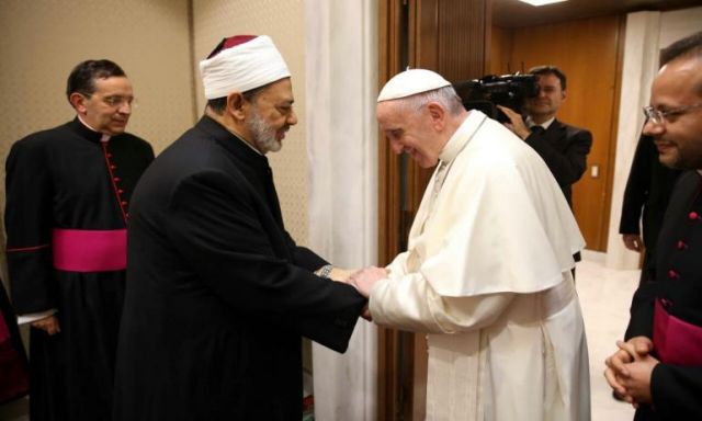 شيخ الأزهر وبابا الفاتيكان يوقعان وثيقة أبو ظبي للإخوة الإنسانية