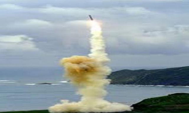 الدفاع الروسية تعلن نجاح اختبار صاروخ متعدد الرؤوس عابر للقارات