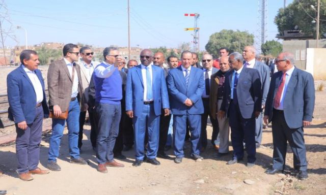 وزيرا النقل المصري والسوداني في جولة تفقدية بمحطة السد العالي للسكك الحديدية بمحافظة اسوان