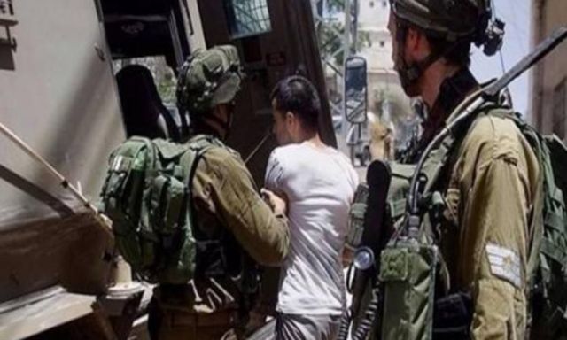الجيش الإسرائيلي يعتقل ٢٢ فلسطينيا في الضفة الغربية