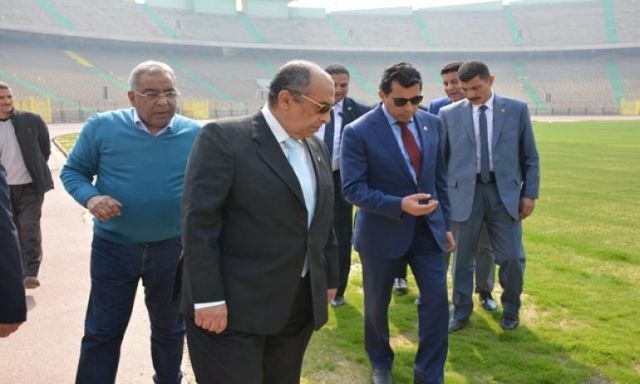 وزيرا الرياضة والزراعة يتفقدان ستاد القاهرة استعدادا لأمم إفريقيا