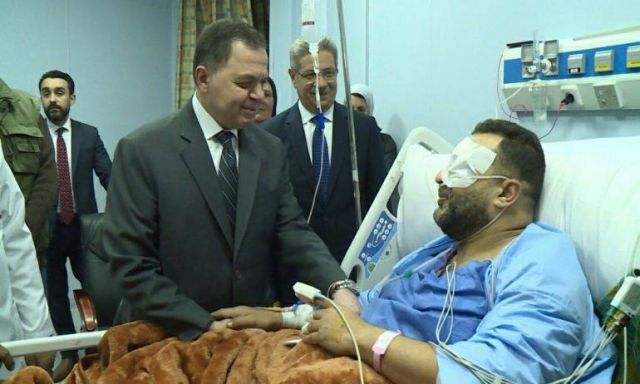 شاهد بالصور .. تفاصيل زيارة وزير الداخلية  للمصابين من رجال الأمن بمستشفى الشرطة بالعجوزة