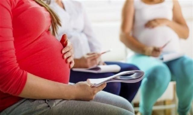 دراسة تحذر من خطورة تناول الحامل للأطعمة المعلبة