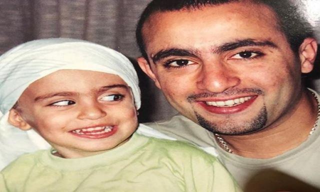 ياسين السقا ينشر صورة بصحبة والده أحمد السقا ويعلق: أحبك