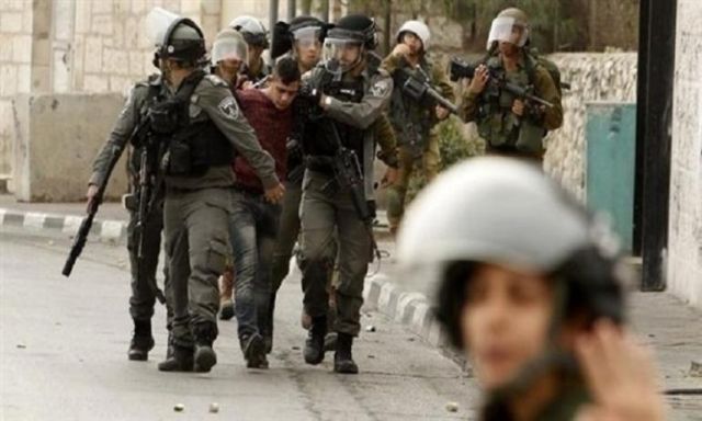 نادي الأسير الفلسطيني: اعتقال 12 فلسطيني بينهم أسري محررون
