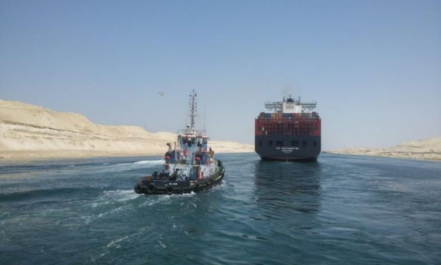 هيئة قناة السويس تنفى منع عبور السفن المحملة بالنفط لسوريا