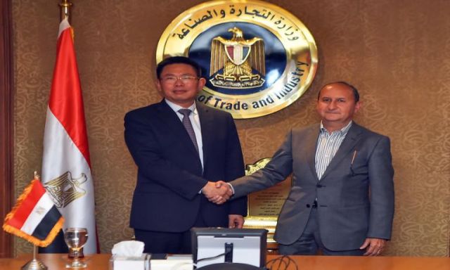 وزير التجارة والصناعة يبحث مع ممثلي شركة هواجيان الصينية خطط الشركة للاستثمار بالسوق المصري