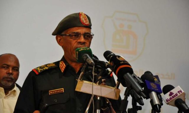المجلس العسكري السوداني يحيل وزير الدفاع إلى التقاعد